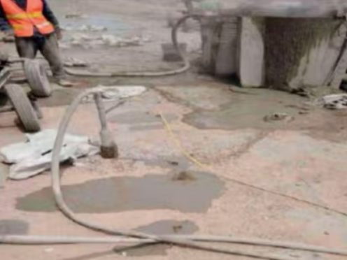 宿豫水泥混凝土路面板底注浆技术 路面脱空注浆整治方案